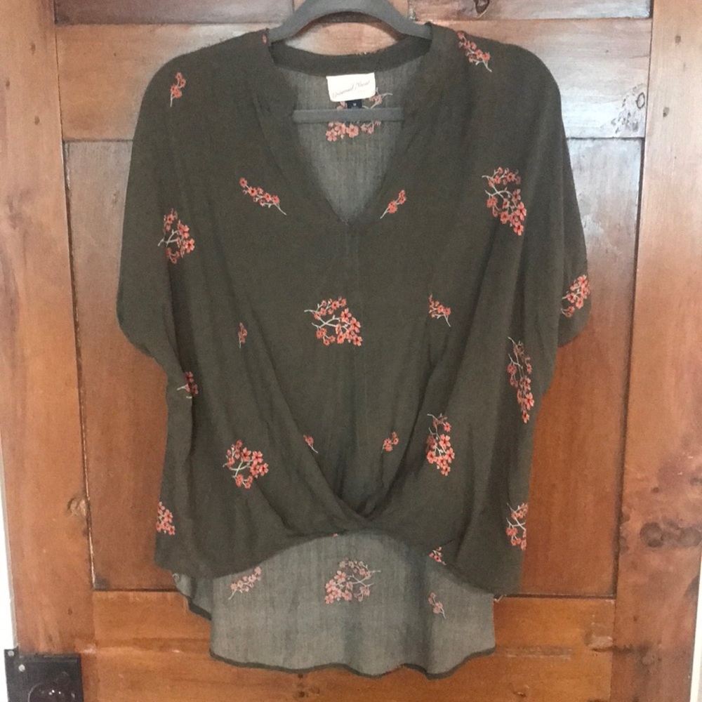 Universal Thread Green V-Neck Blouse
